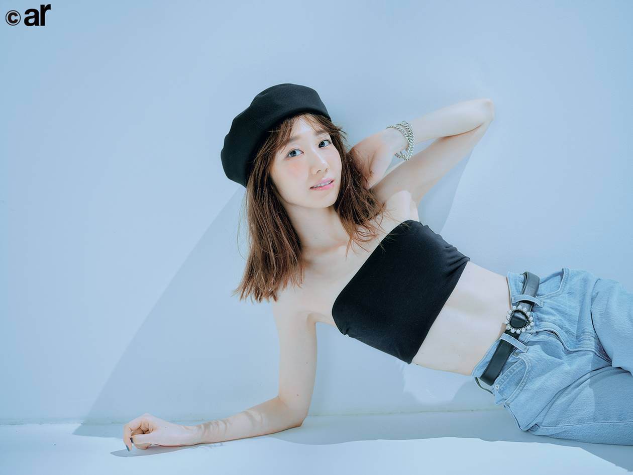 柏木由紀、初登場『ar』で腹筋くっきりオトナSEXY
