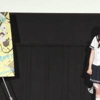 土屋太鳳、制服姿で美脚披露「楽しんでいただけたら！」