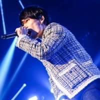 UVERworldのライブに綾野剛サプライズ登場