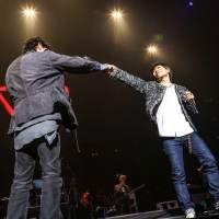 UVERworldのライブに綾野剛サプライズ登場