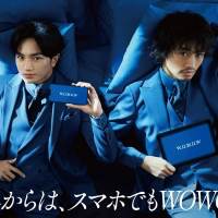 斎藤工＆中島健人、ベッドの上で新ビジュアル撮影