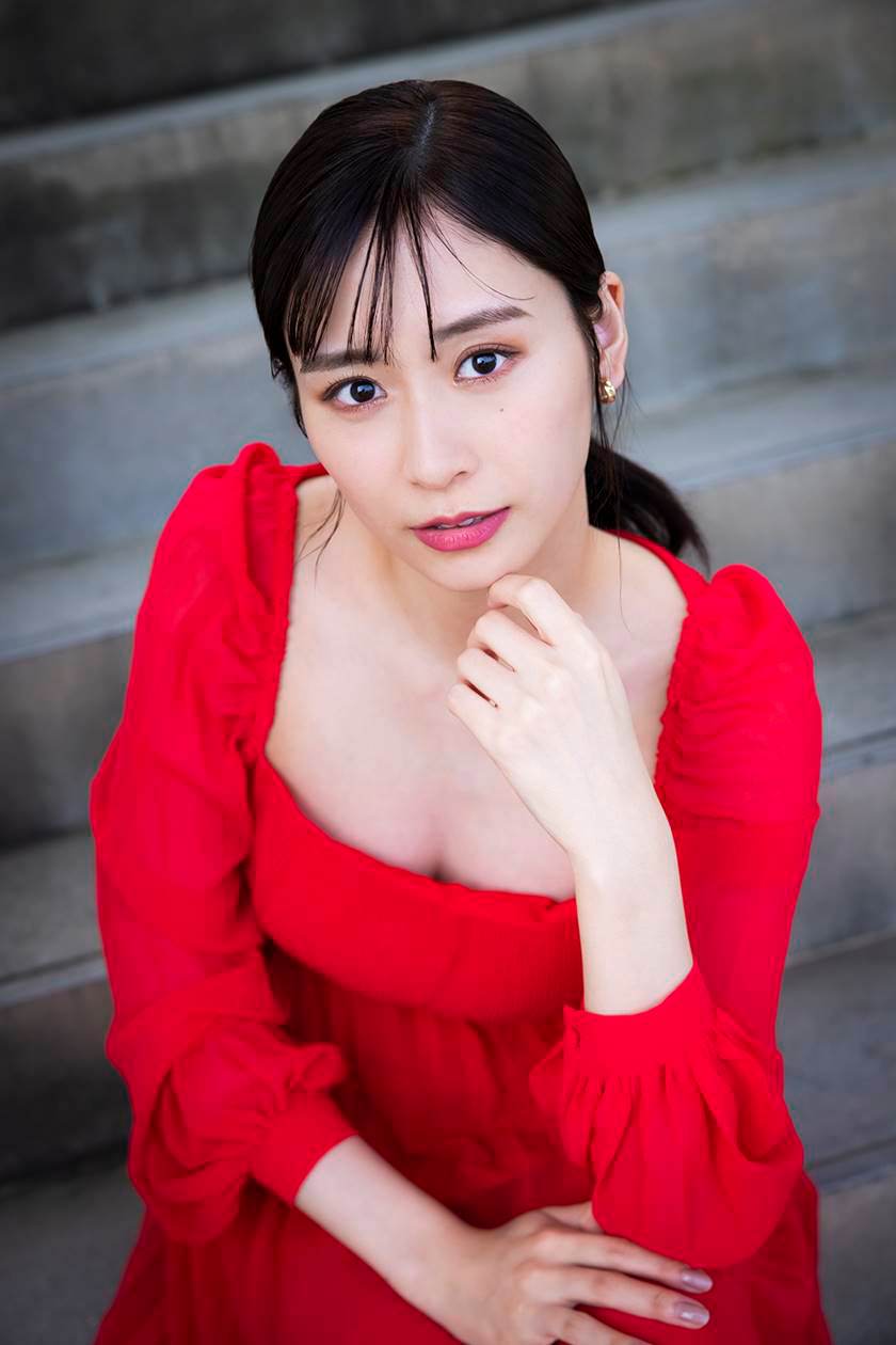 元NMB48内木志「これまでの自分を超えた」、写真集で大胆カット挑戦