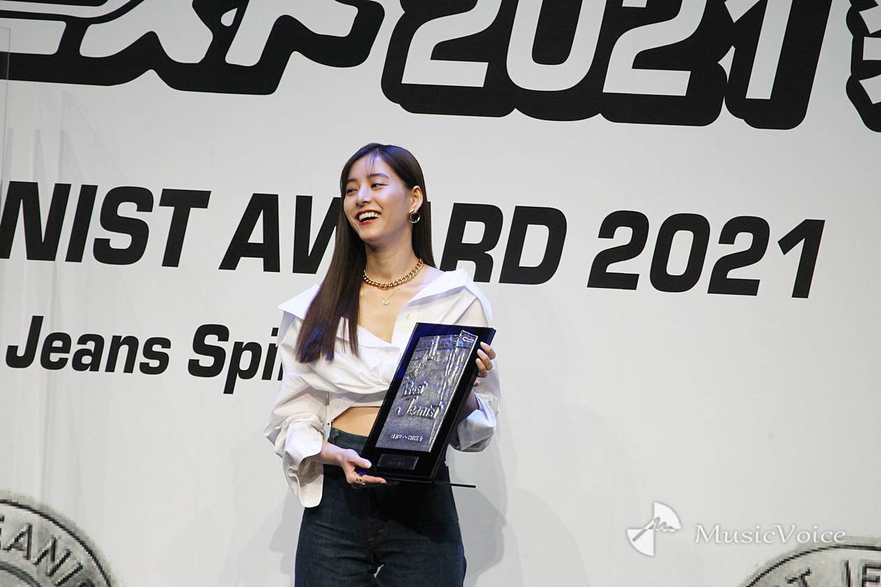 新木優子がベストジーニスト賞、肌見せ＆思い出のデニムで授賞式