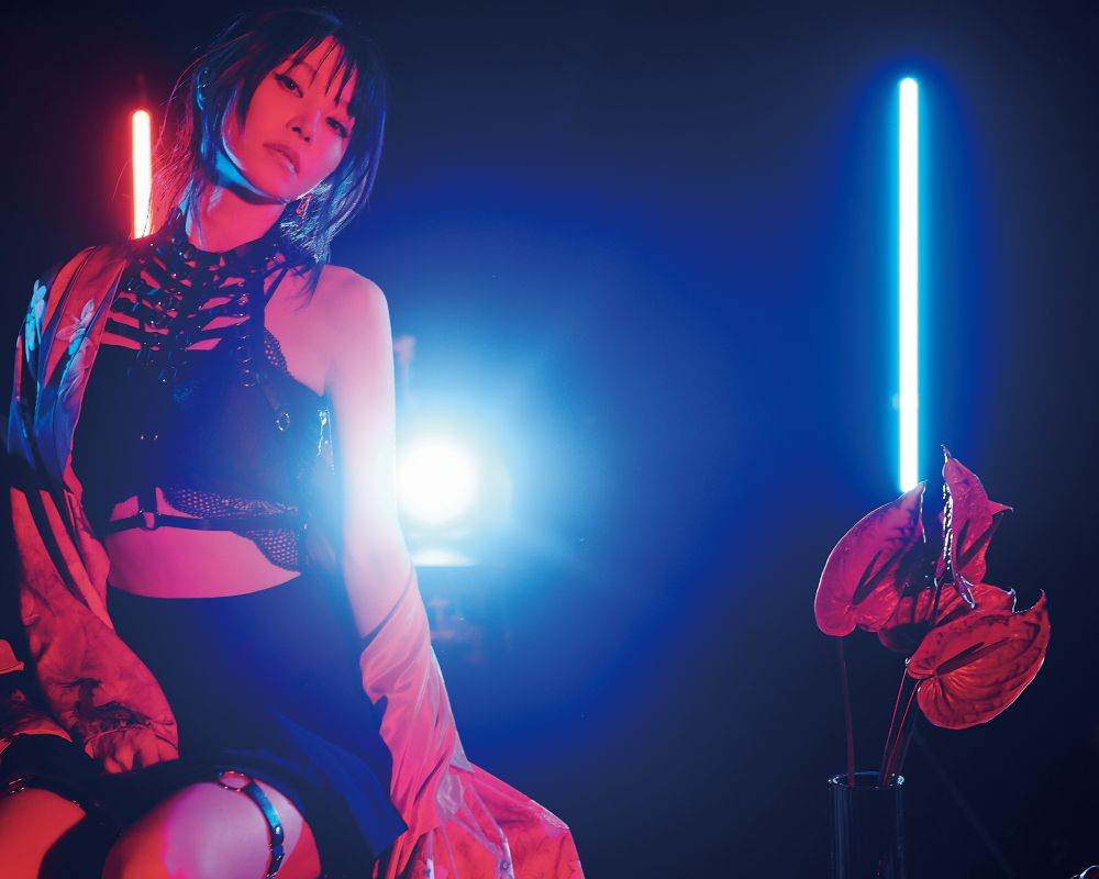 LiSA、抗いながらも前に進んでいく決意を表現した「白銀」先行フル配信＆MV公開