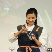 黒島結菜「foodable」公式アンバサダー