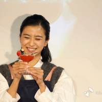 黒島結菜「foodable」公式アンバサダー