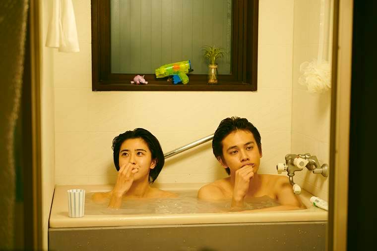 北村匠海と黒島結菜が仲良く入浴、“半”同棲シーン公開