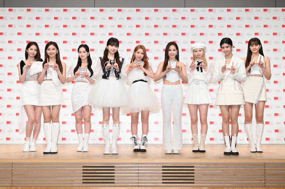 NiziU、今年の漢字は「初」：紅白リハ