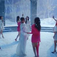 TWICE、天使の様な完璧なビジュアルのメンバーが印象的「Doughnut」MV公開