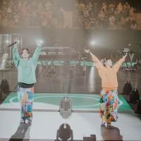 YOASOBI、日本武道館で初の有観客ライブ　立体ステージで魅せた圧巻のパフォーマンス