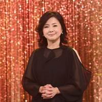 歌手デビュー40 周年・薬師丸ひろ子、ユーミンや玉置浩二の名曲カバー
