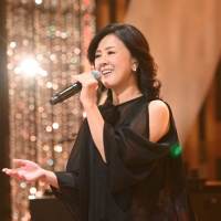 歌手デビュー40 周年・薬師丸ひろ子、ユーミンや玉置浩二の名曲カバー