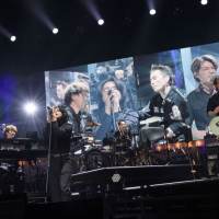 DISH//、10周年記念ライブ最終日にあいみょんがサプライズ登場