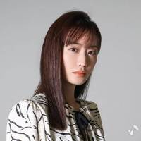 松本まりか、胸元大胆に開いたトップス　妖艶な姿に「お色気が」「女神」
