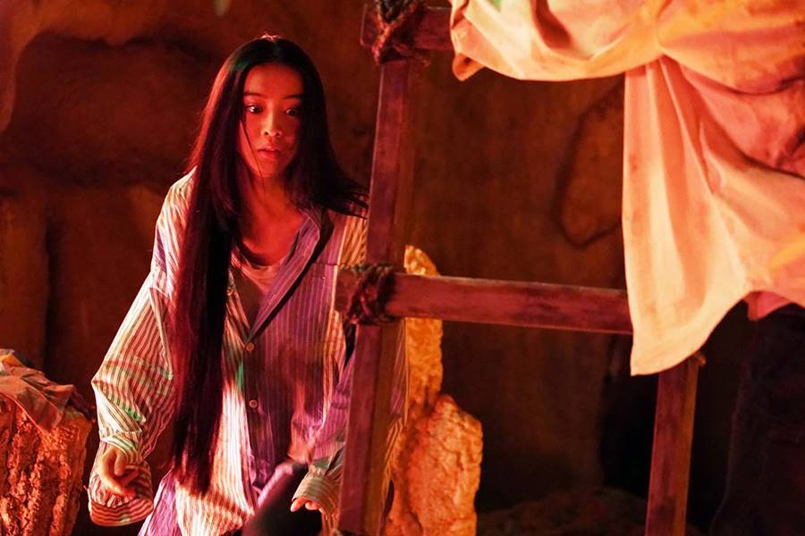 Koki,主演『牛首村』場面写真公開、不安と恐怖におびえる表情