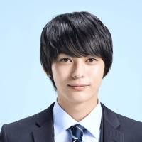神尾楓珠、大人の着こなし３変化