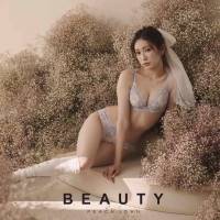 吉田朱里、「PEACH JOHN BEAUTY」ミューズに