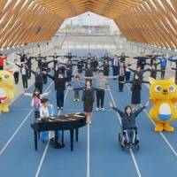 ハラミちゃん、かんぽ生命新TVCM『うごかそう、みんなで。』篇
