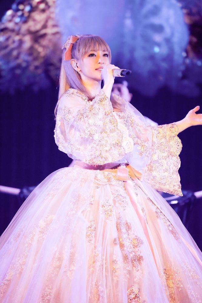 浜崎あゆみ、２年ぶりカウントダウン・ライブで珠玉の名曲達を続々披露