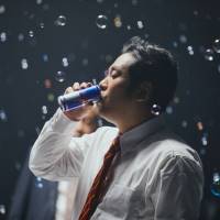 ヤバT×岡崎体育、史上初コラボ楽曲先行配信＆MV公開日が決定