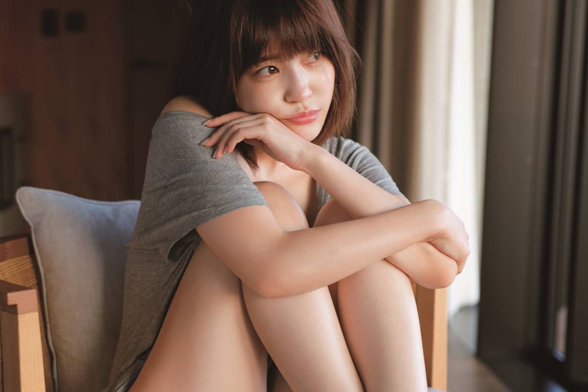 岸明日香、グラビアを超えた新境地へ　雲の上の美女神