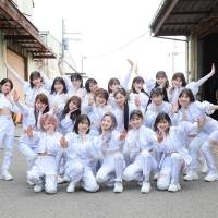 AKB48、新衣装を公開　新センター本田仁美は髪色を紫に