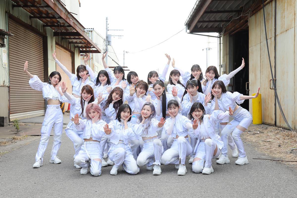AKB48、新衣装を公開　新センター本田仁美は髪色を紫に