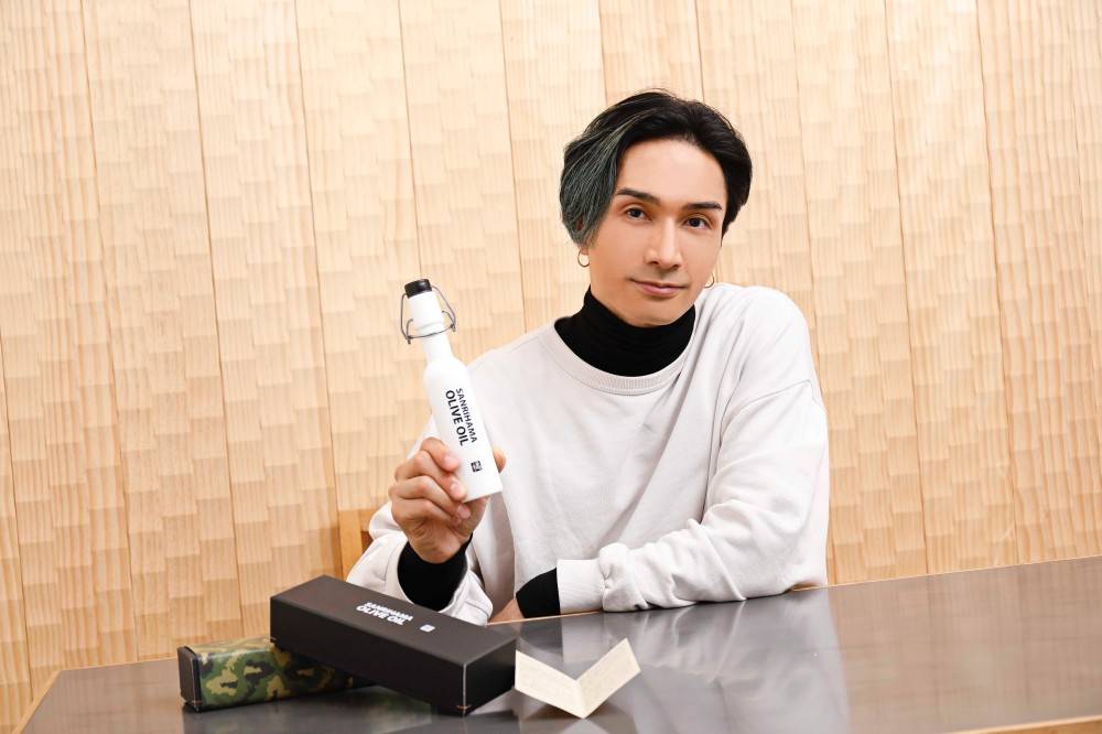 橘ケンチ監修による「三里浜オリーブオイル ＜橘＞」３月１日抽選受付開始
