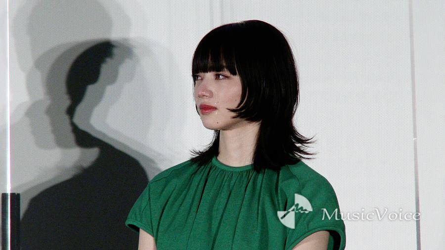 小松菜奈、涙止まらず　坂口健太郎も言葉詰まらせる　奈緒も号泣　山田裕貴も目潤ませ