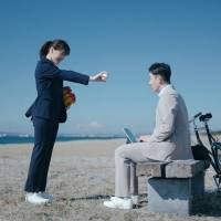 綾瀬はるか、斎藤佑樹とキャッチボール　ユニクロ新CMで初共演