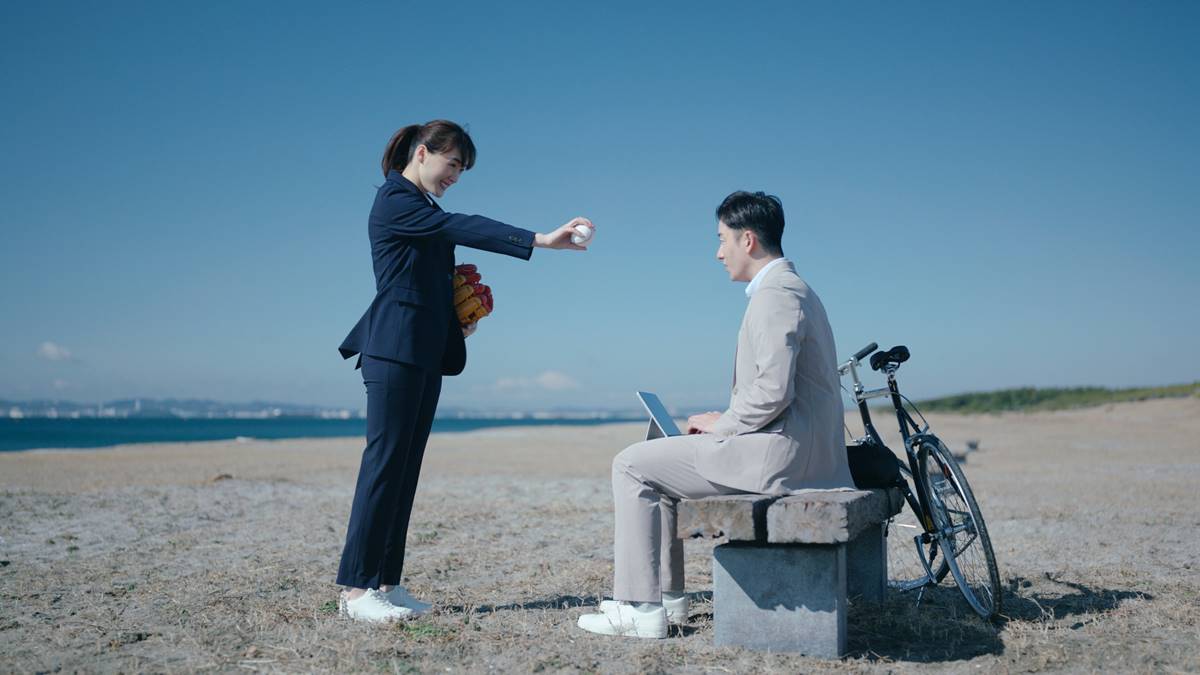 綾瀬はるか、斎藤佑樹とキャッチボール　ユニクロ新CMで初共演