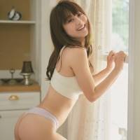鈴木奈々ファースト写真集『Vivace』