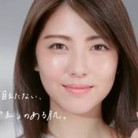 浜辺美波「エリクシール」新ミューズ、新CMで瑞々しい「つや玉」肌を披露