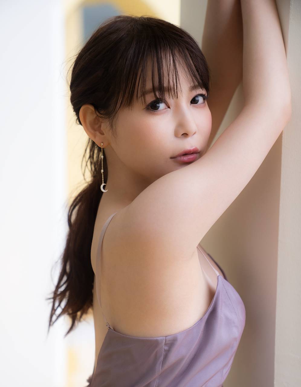 中川翔子、10年ぶり写真集で攻めに攻める