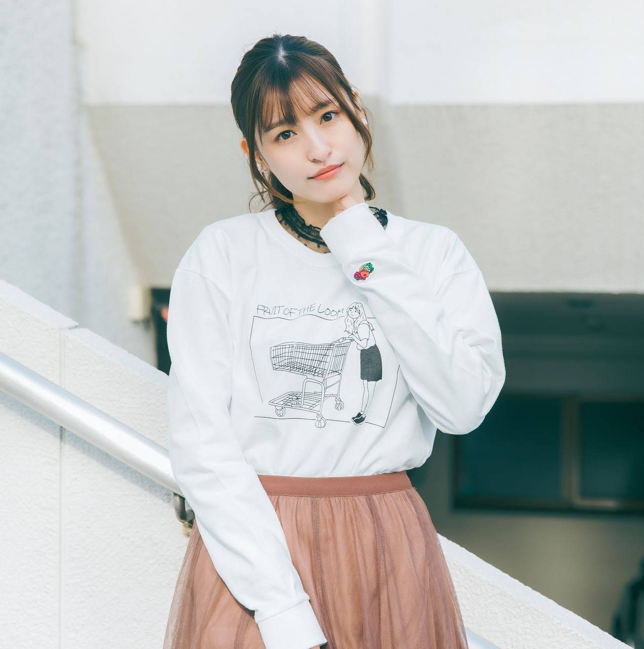 森高愛「フルーツオブザルーム」とコラボ、「自画自賛」のロングＴシャツ