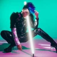 MIYAVI、ニューシングル「Strike It Out」ジャケ写真＆アー写公開