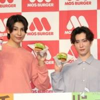 Snow Manラウール＆渡辺翔太「謙虚さゼロ」CM撮影秘話を語る