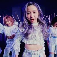 AKB48「元カレです」MVきょう夜公開、光の振付師が操る異空間でGANMIダンス