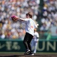 平野美宇選手、人生初の始球式に挑戦