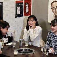 篠崎愛、高田秋、伊藤かりん『肉汁女子会』で語る結婚観「35歳くらいまでには」