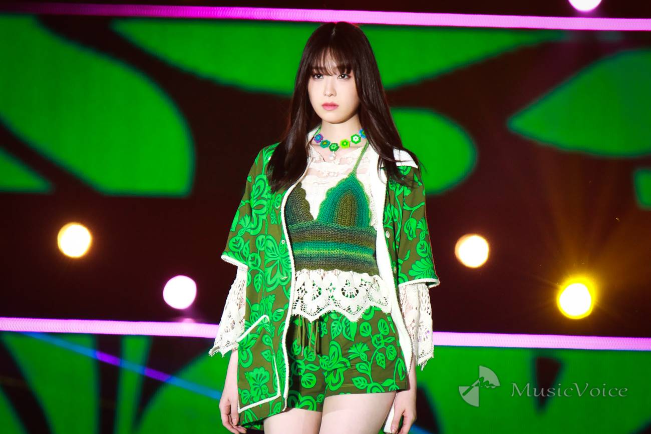 高橋ひかる、超ショートボトムですらり美脚　美しくランウェイ：『GirlsAward』