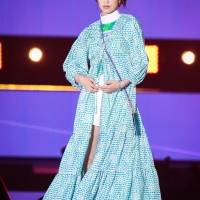 日向坂46佐々木久美『GirlsAward 2022 S/S』ANNA SUI