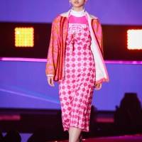 櫻坂46山崎天『GirlsAward 2022 S/S』ANNA SUI