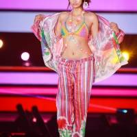 香川沙耶『GirlsAward 2022 S/S』ANNA SUI