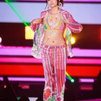 香川沙耶『GirlsAward 2022 S/S』ANNA SUI