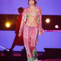 香川沙耶『GirlsAward 2022 S/S』ANNA SUI
