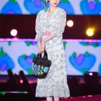 堀未央奈『GirlsAward 2022 S/S』ANNA SUI