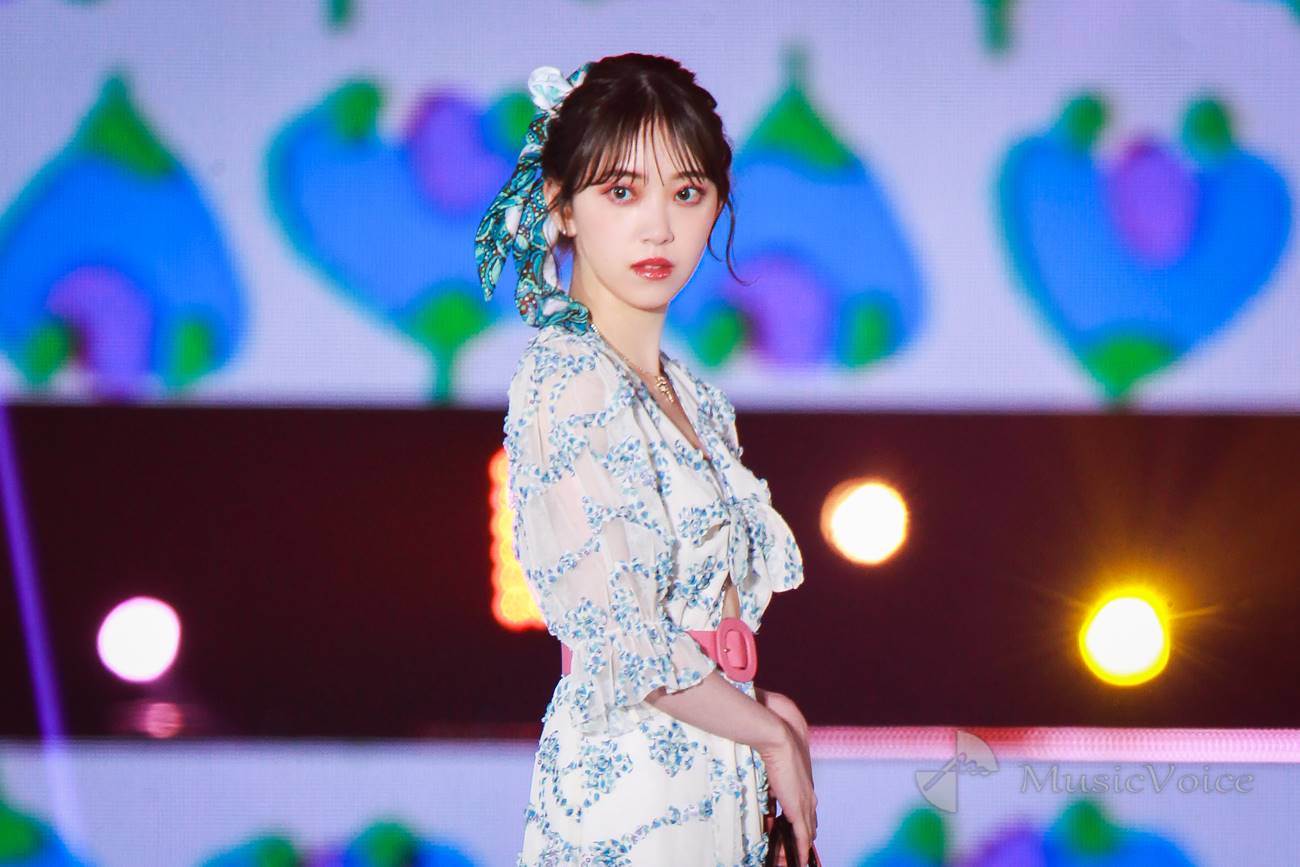 堀未央奈、ウエストチラ見せ　シースルードレスで爽快に：『GirlsAward』