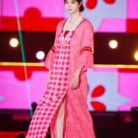 新川優愛『GirlsAward 2022 S/S』ANNA SUI