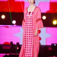 新川優愛『GirlsAward 2022 S/S』ANNA SUI